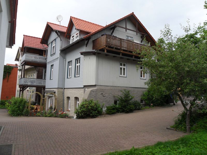 Gepflegte DG-Wohnung mit zwei Zimmern und Balkon in Wernigerode